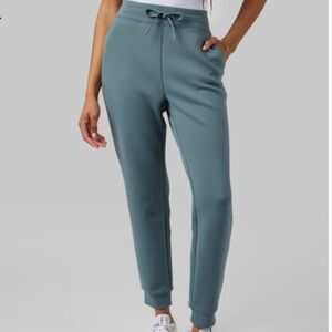 NWT-32 Degrees TECH JOGGER PANTS Size M